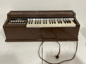 lot 16 image: Magnus Electric Chord Organ