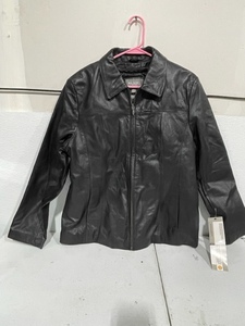 lot 17 image: Wilsons Leather Jacket NEW