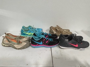 lot 20 image: Assorted Shoes