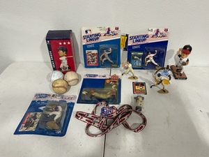 lot 75 image: Baseball Collectibles