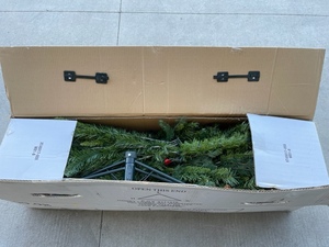 lot 29 image: 7.5 Foot Un-Lit Slim Christmas Tree