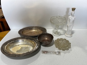 lot 39 image: Vintage Household Items and Decor