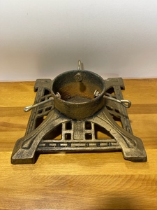lot 46 image: Vintage Christmas Tree Stand