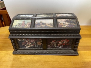 lot 47 image: Vintage Merle Norman Musical Jewelry Box