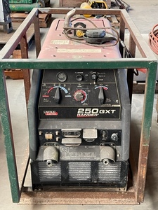 Lincoln Electric Ranger 250 GXT Welder