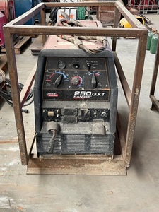 Lincoln Electric Ranger 250 GXT Welder