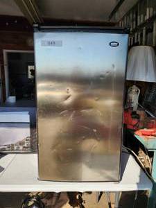 Sanyo Miniature Refridgerator