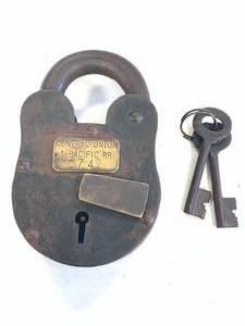 Large Rusty Padlock, Central Union Pacific, 5 Inch Tall
