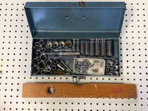 Line Vintage Stanley Handyman Level & Box of Sockets