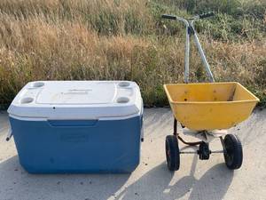 Coleman Cooler & Spreader