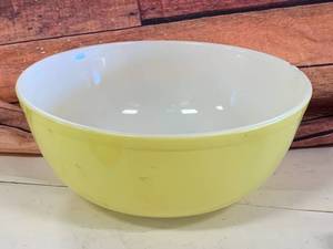 Vintage Pyrex Yellow Bowl, 10 Inch Diameter