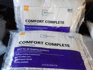 lot 4 image: 2 Comfort Complete Size SQ Pillows...