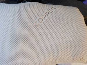 lot 13 image: 1 Serta Copper size SQ Pillow ...