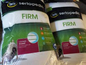 lot 15 image: 2 Serta Firm size K Pillows...