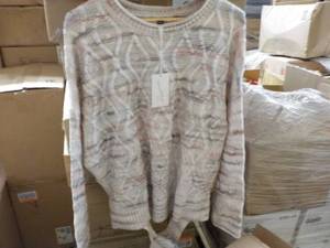 lot 22 image: 18 Universal Thread new with tags ...