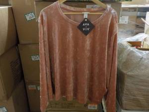 lot 26 image: 40 Ava Viv Velour Tops size 3x  - 4...