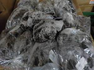 lot 45 image: 10 Pair Stars Above Slippers size ...