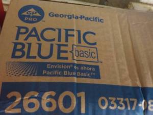 lot 86 image: Case of 6 Georgia Pacific Blue Basi...