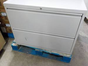 lot 97 image: 2 Drawer Metal Filing Cabinet 36 x ...