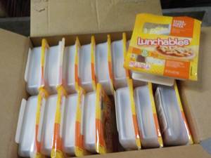 lot 194 image: 16 Extra Cheesy Pizza Lunchables...