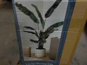 lot 109 image: CG Hunter Life Like Banana Tree...