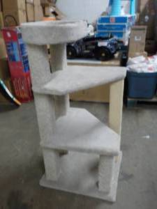 lot 114 image: Pet Climbing Tree 46 h x 21w...