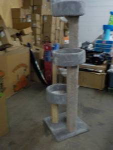 lot 115 image: Pet Climbing Tree 69 H x 21 W...