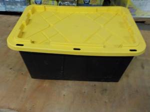 lot 120 image: Green Mode 27 Gallon Tote with cove...