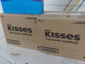 lot 319 image: 2 - 80 Ct Hersheys Kisses Surprise...