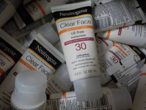 lot 323 image: Banana Box Full of Neutrogena Clean...