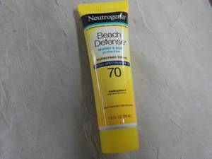 lot 325 image: Banana Box Full of Neutrogena Beach...