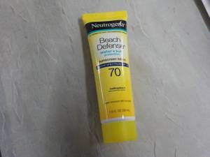 lot 328 image: Banana Box Full of Neutrogena Beach...