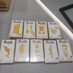 lot 14 image: 9-Sizzix Dies