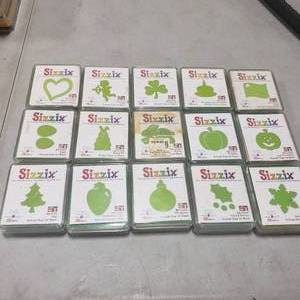 lot 15 image: 15-Sizzix Dies