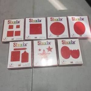 lot 9 image: 7-Sizzix Dies