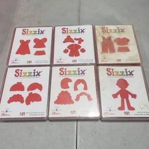 lot 7 image: 6-Sizzix Dies