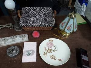 lot 27 image: Basket Lamps, Decor, Rose Red Wing Dish