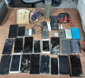lot 41 image: Cell Phones, Batteries, Power Banks, Blue Tooth Speaker, Beats Tour Earbuds, Phone HolderCharger