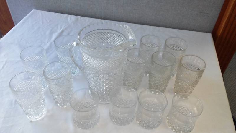 lot 1 image: Glass Pitcher and Glass Set