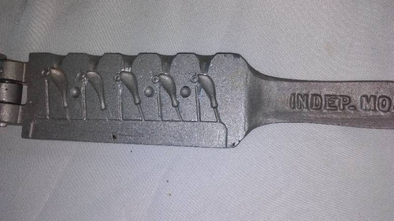 lot 11A image: Fishing Molds. Jig & Weights