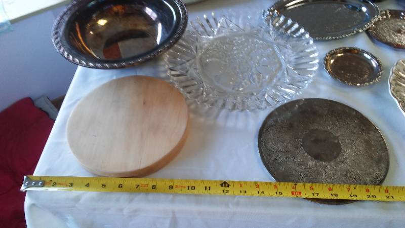 lot 14 image: Vintage Platters, 22Kt. Rimmed Plate, Brass