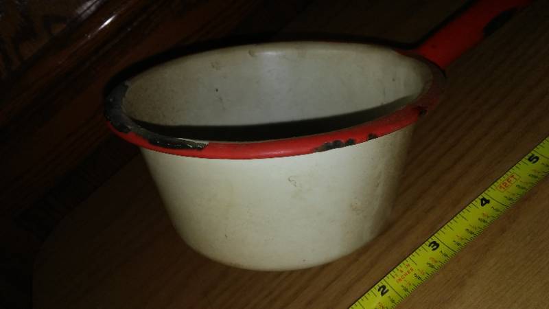lot 34 image: Vintage Enamelware Water Ladle