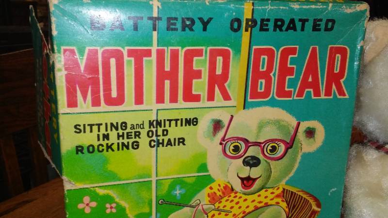 lot 28 image: Vintage 1950s Tin Litho Mother Bear, Japan, with Box