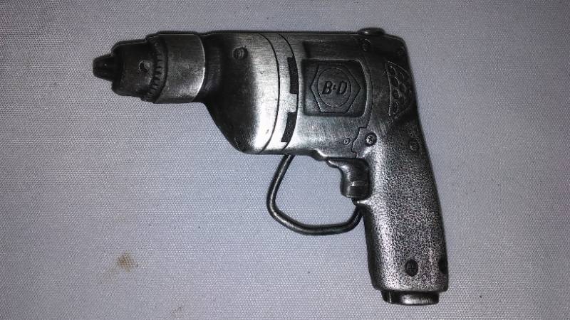 lot 24A image: Black And Decker Belt Buckle Power Drill 3d
