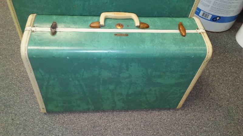 lot 18 image: Vintage Samsonite Suitcases (2)