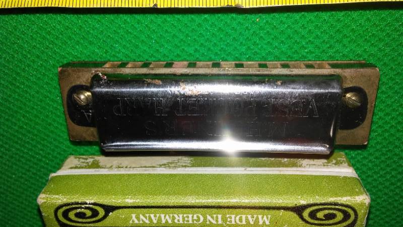 lot 45 image: Hohner Harmonica. Vest Pocket - small  C  post 1937
