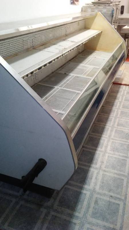 lot 11 image: 12 ft. Open Cooler. Works Great, Meat Cooler. Includes Black Rubber Display Gauze.