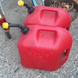 lot 650 image: 5 Gal. Gas Cans (2)