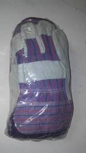 lot 236 image: (5) Leather Gloves. NEW