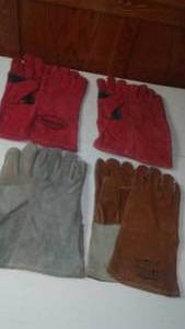 lot 237 image: (4) Suede Gloves.